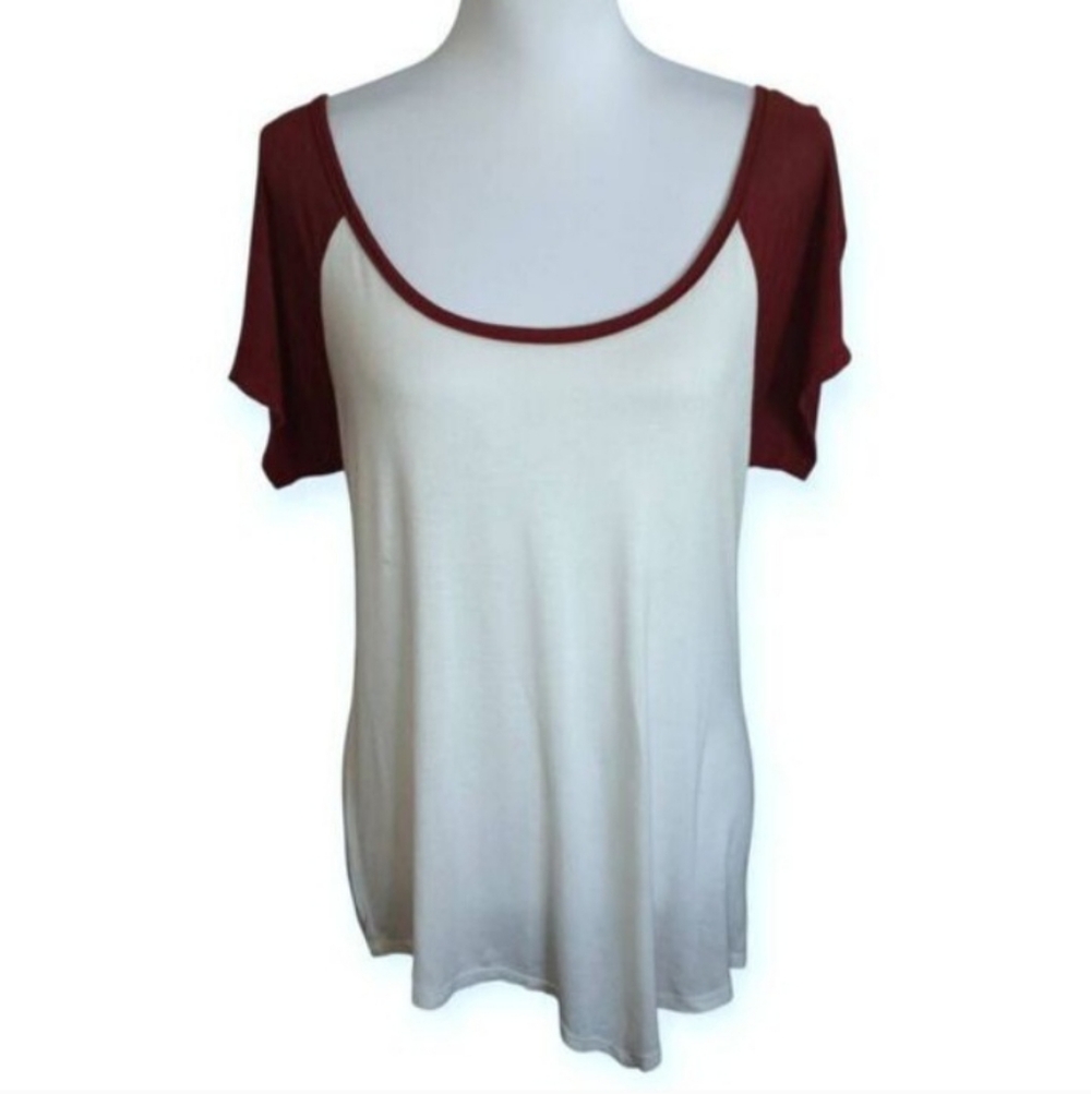 CHARLOTTE RUSSE MAROON & WHITE T-SHIRT SZ.M GUC. - Picture 2 of 7